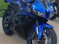 Nachdem ich letztes Jahr mein Motorrad gekauft hatte, suchte ich nach Verkleidungen guter Qualität. Mein Motorrad war früher rot und schwarz, aber ich konnte in der großen Auswahl die perfekten Verkleidungen in Blau und Schwarz finden! Leider bin ich beim Fahren mit einem Reh zusammengestoßen und das Motorrad wurde zerstört, aber ich habe vor, die gleichen Verkleidungen wieder zu kaufen, weil sie von hervorragender Qualität sind, insbesondere für den Preis!